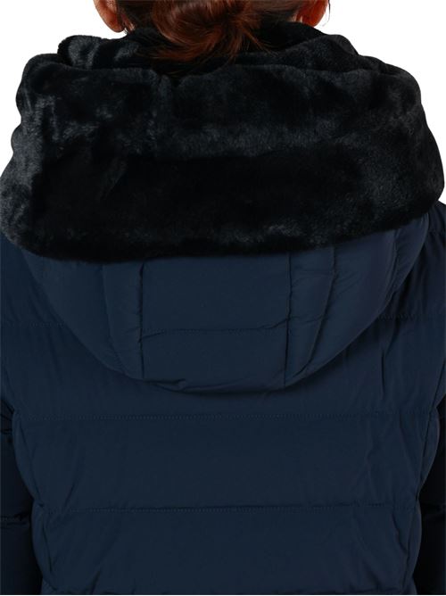 Piumino trapuntato con cappuccio in ecopelliccia Cape Horn | B2572401